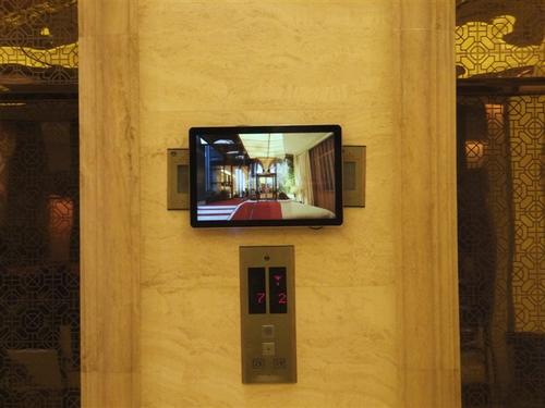 电梯广告机的特点
